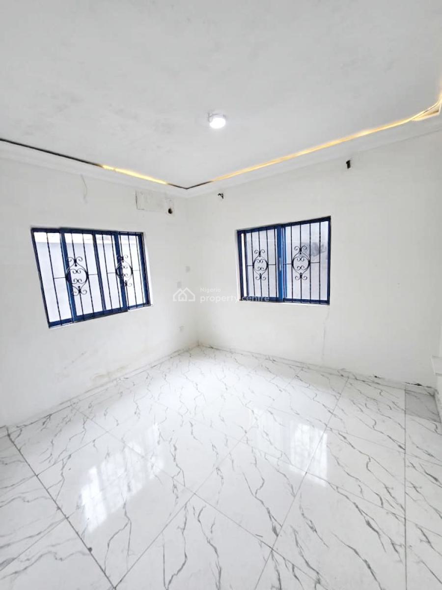 a Well Maintained Specious 3 Bedroom Flat, Gra Phase 2, Magodo, Lagos, Flat / Apartment for Rent