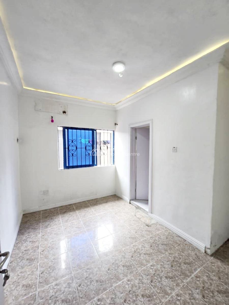 a Well Maintained Specious 3 Bedroom Flat, Gra Phase 2, Magodo, Lagos, Flat / Apartment for Rent