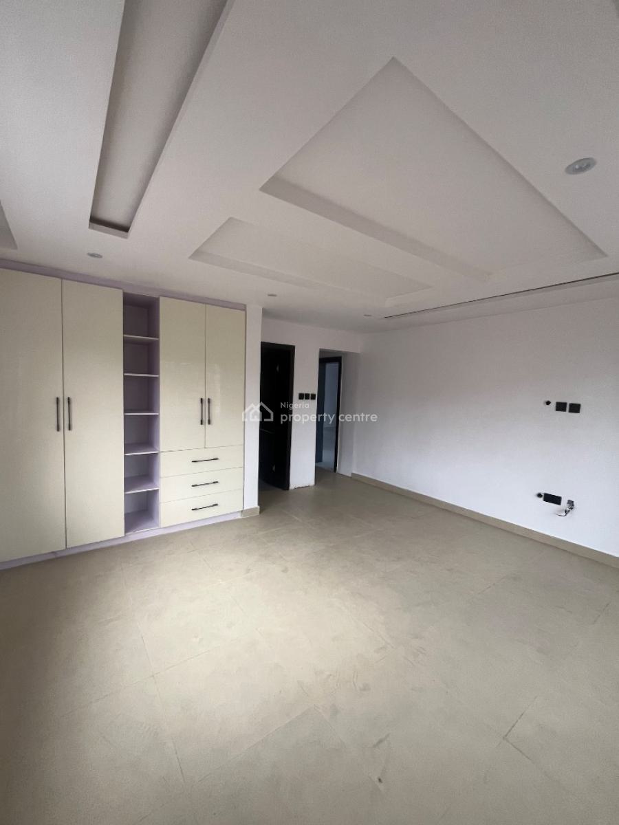 Newly Renovated and Spacious 3 Bedroom with Bq Apartment in Lekki 1, Lekki 1 Off Admiralty Way Lekki Phase 1 Lagos, Lekki Phase 1, Lekki, Lagos, Block of Flats for Sale