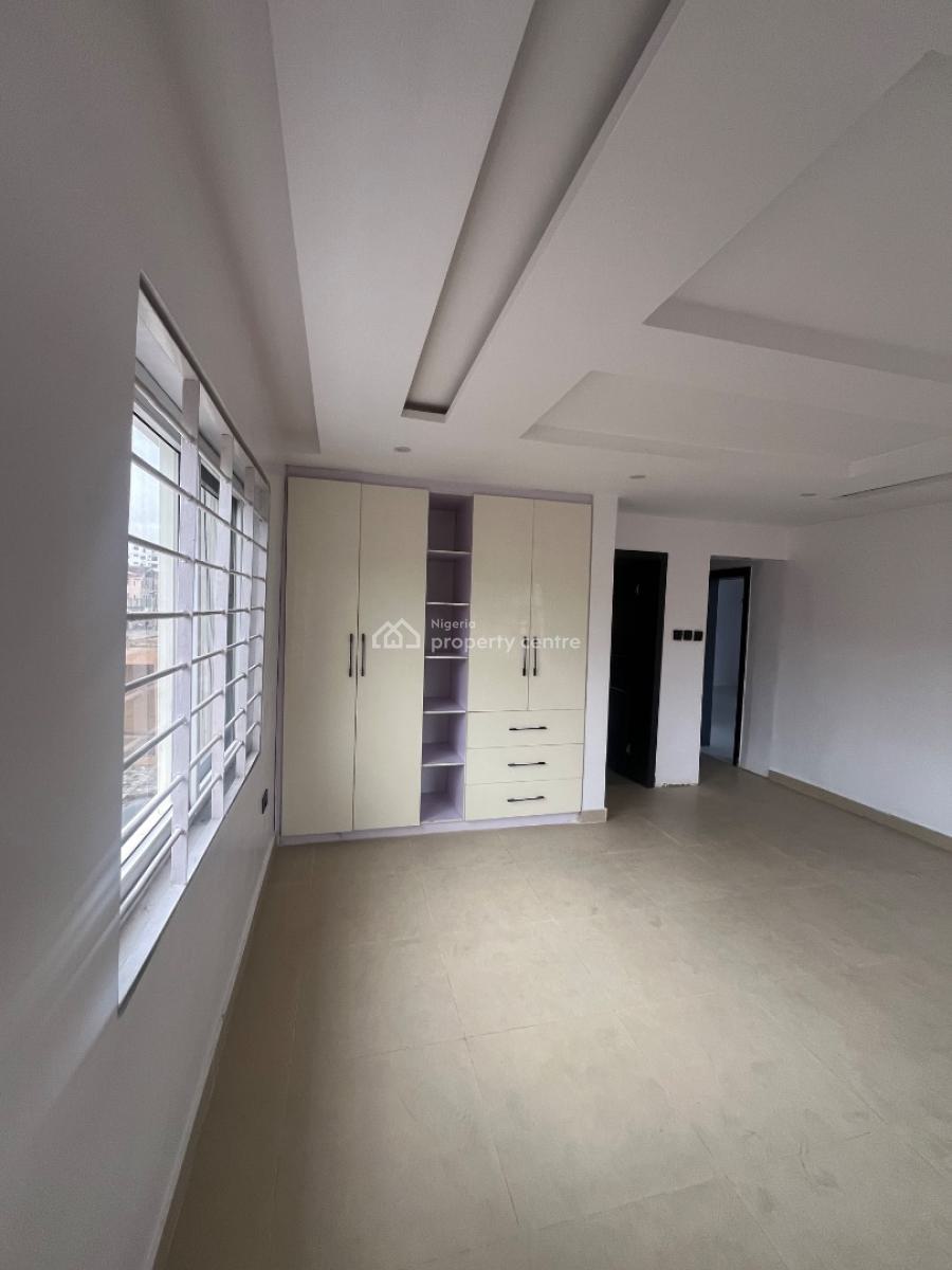 Newly Renovated and Spacious 3 Bedroom with Bq Apartment in Lekki 1, Lekki 1 Off Admiralty Way Lekki Phase 1 Lagos, Lekki Phase 1, Lekki, Lagos, Block of Flats for Sale