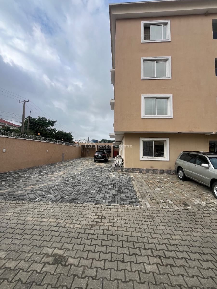 Newly Renovated and Spacious 3 Bedroom with Bq Apartment in Lekki 1, Lekki 1 Off Admiralty Way Lekki Phase 1 Lagos, Lekki Phase 1, Lekki, Lagos, Block of Flats for Sale