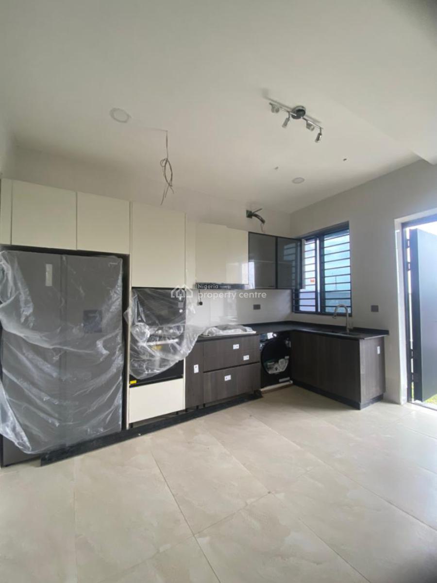 5 Bedroom Semi Detached House with Bq, Lekki Phase 1, Lekki, Lagos, Semi-detached Duplex for Sale