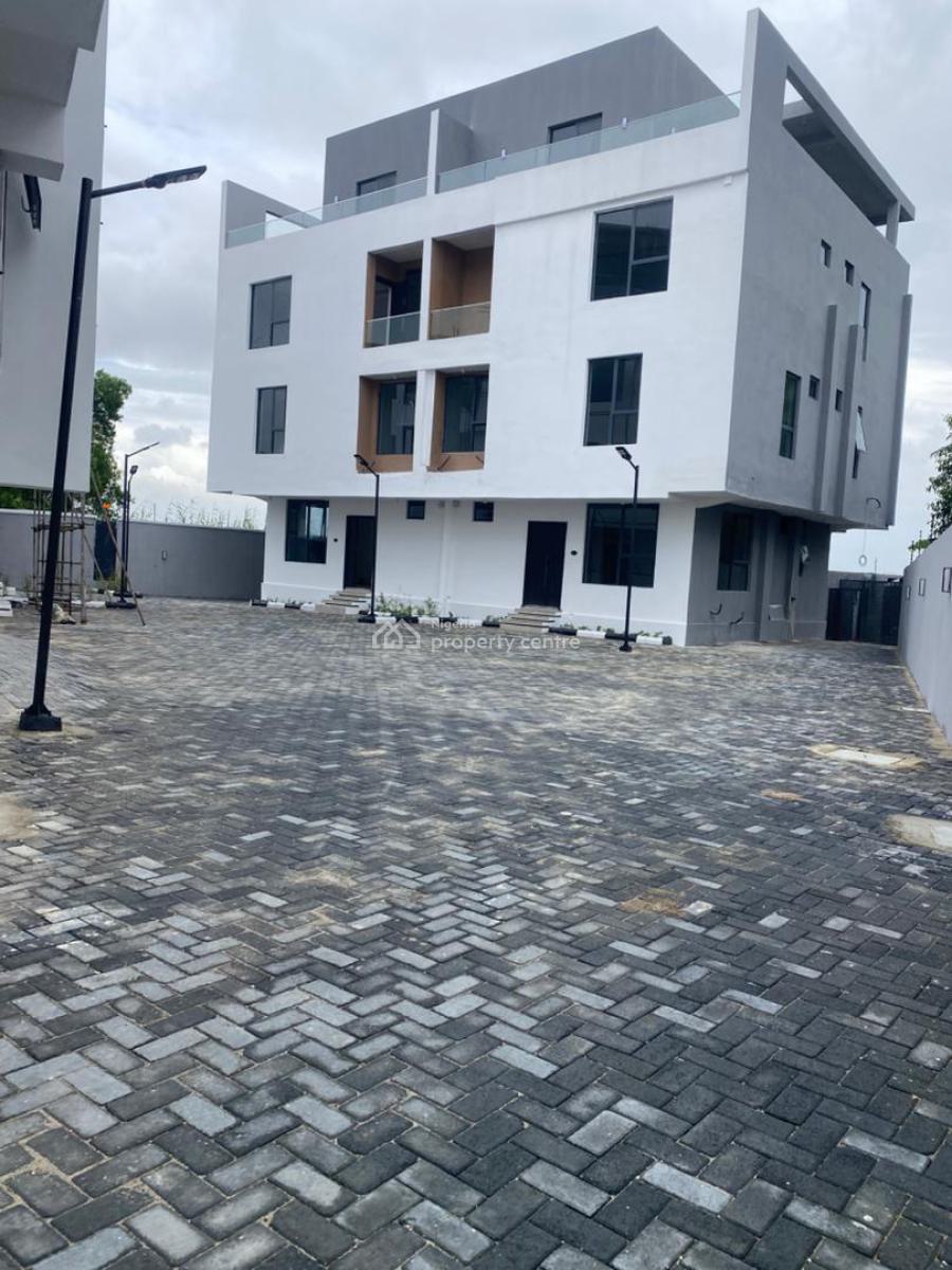 5 Bedroom Semi Detached House with Bq, Lekki Phase 1, Lekki, Lagos, Semi-detached Duplex for Sale