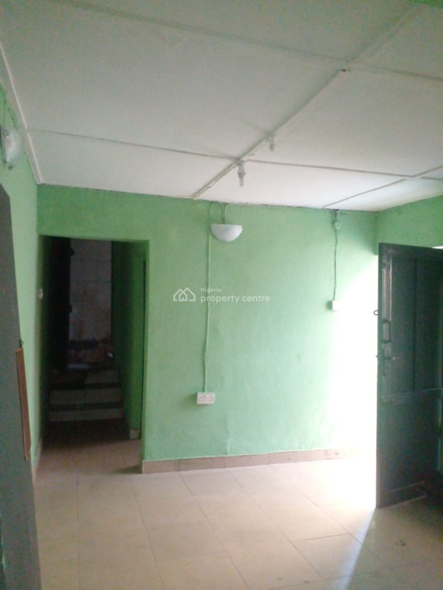 2 Bedroom Flat Boys Quarter, L & K Bus Stop, Oworonshoki, Kosofe, Lagos, Flat / Apartment for Rent
