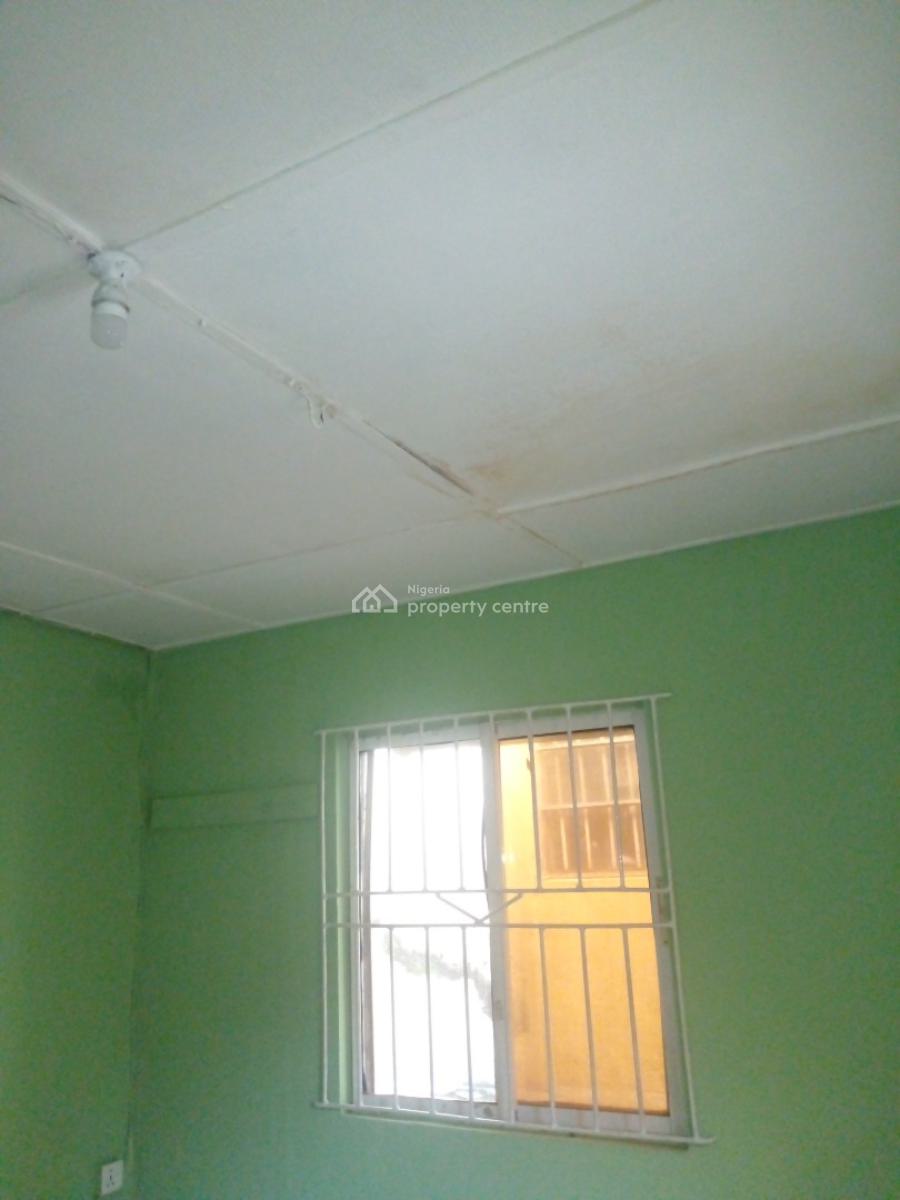 2 Bedroom Flat Boys Quarter, L & K Bus Stop, Oworonshoki, Kosofe, Lagos, Flat / Apartment for Rent