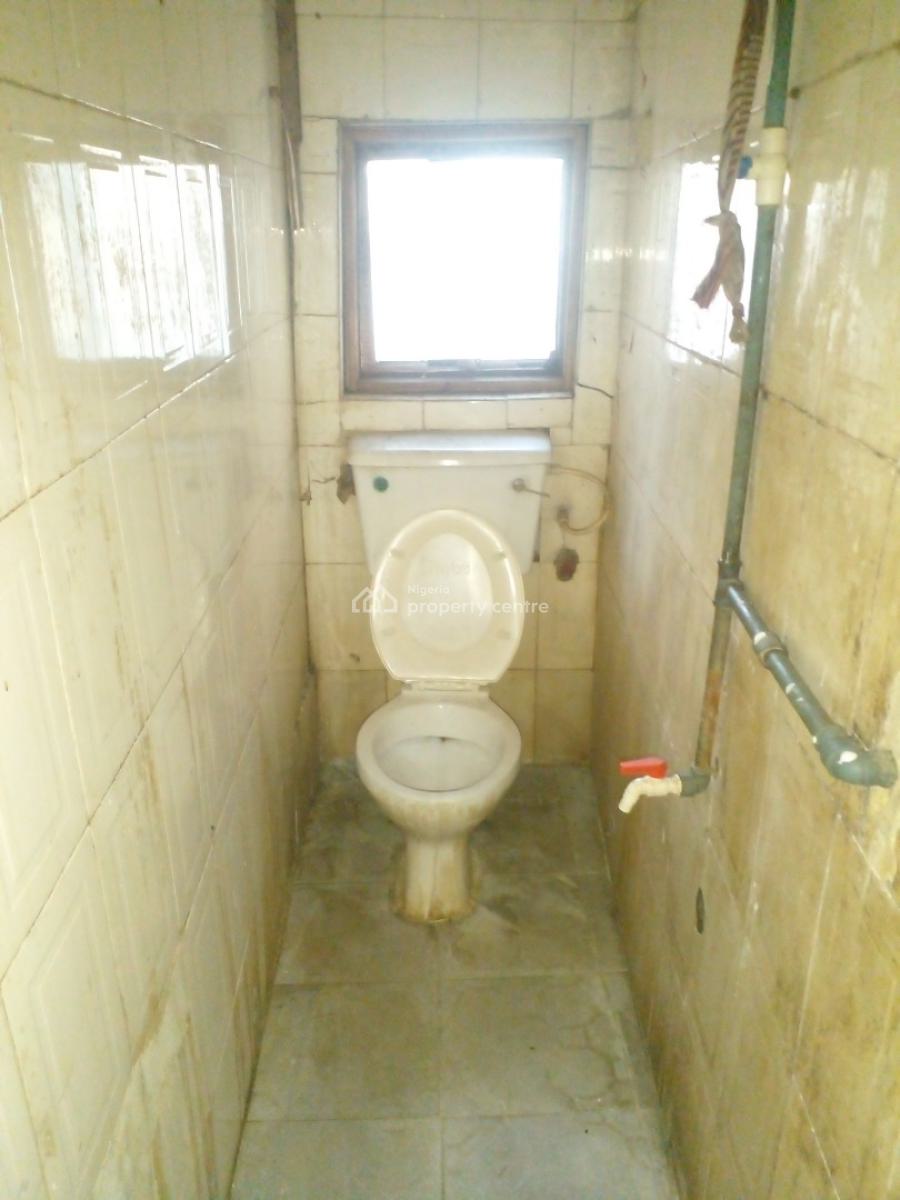 2 Bedroom Flat Boys Quarter, L & K Bus Stop, Oworonshoki, Kosofe, Lagos, Flat / Apartment for Rent