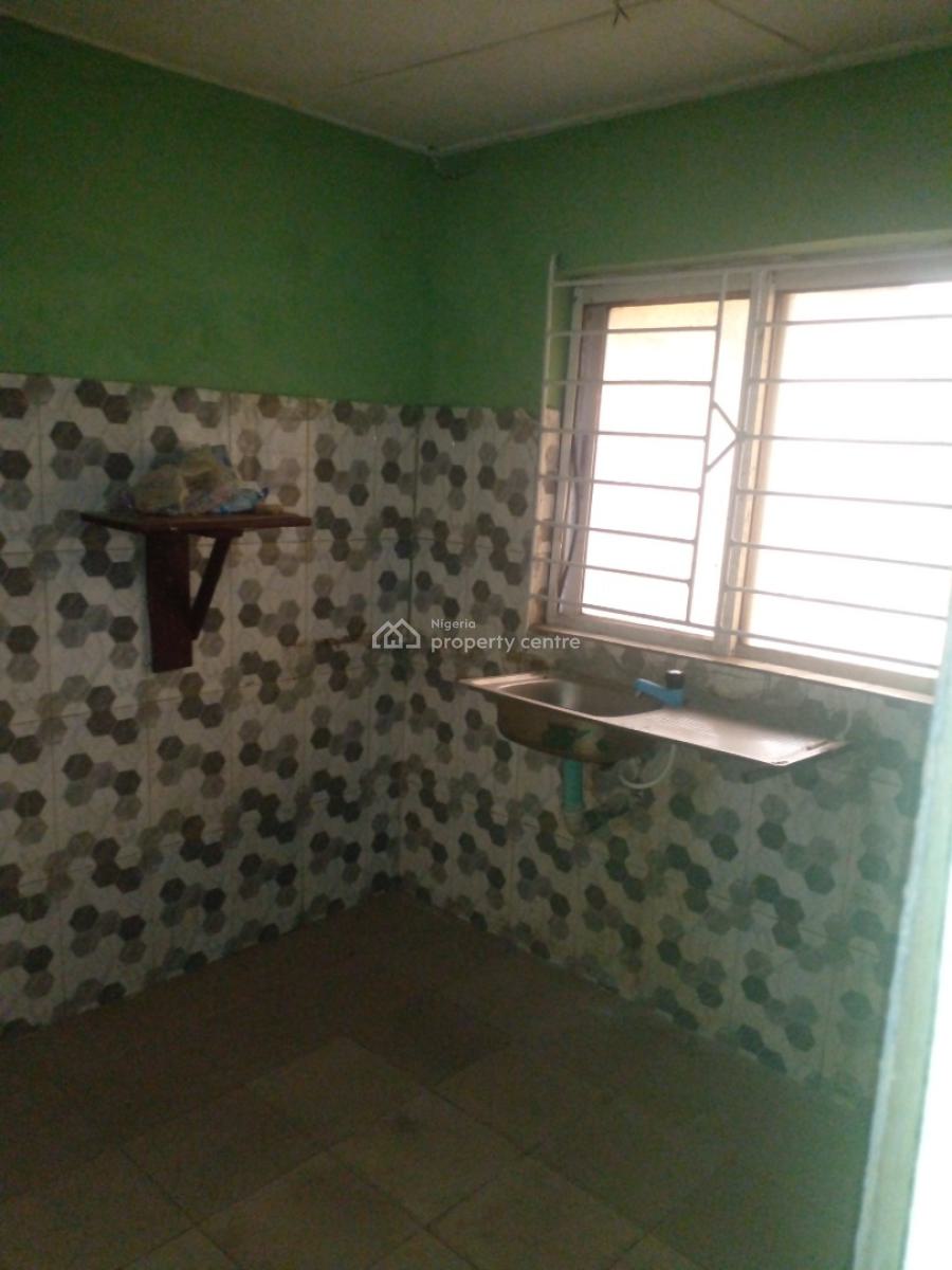 2 Bedroom Flat Boys Quarter, L & K Bus Stop, Oworonshoki, Kosofe, Lagos, Flat / Apartment for Rent