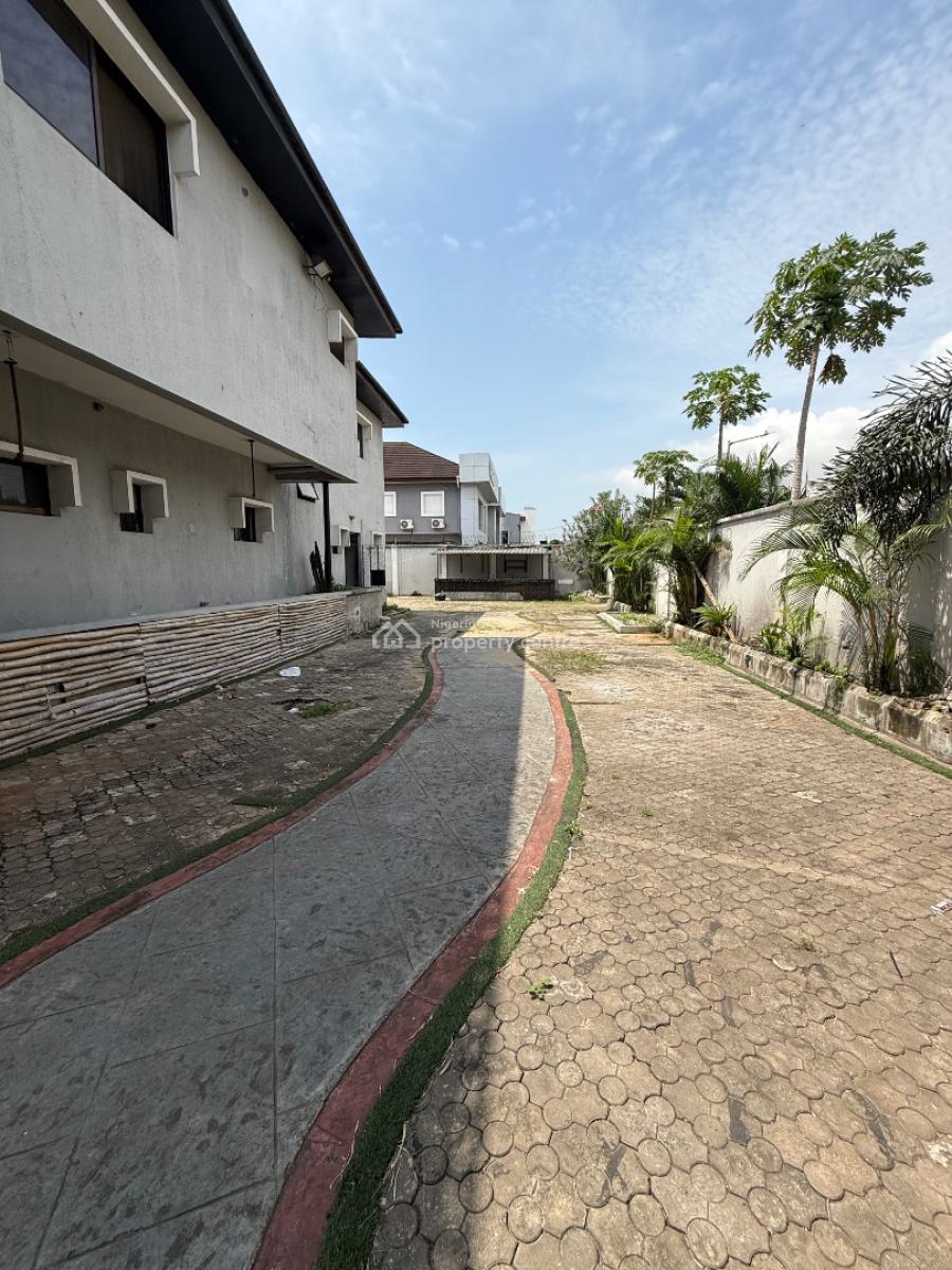 6 Bedrooms Fully Detached House with 3 Rooms Bq, Lekki Phase 1, Lekki, Lagos, Plaza / Complex / Mall for Rent