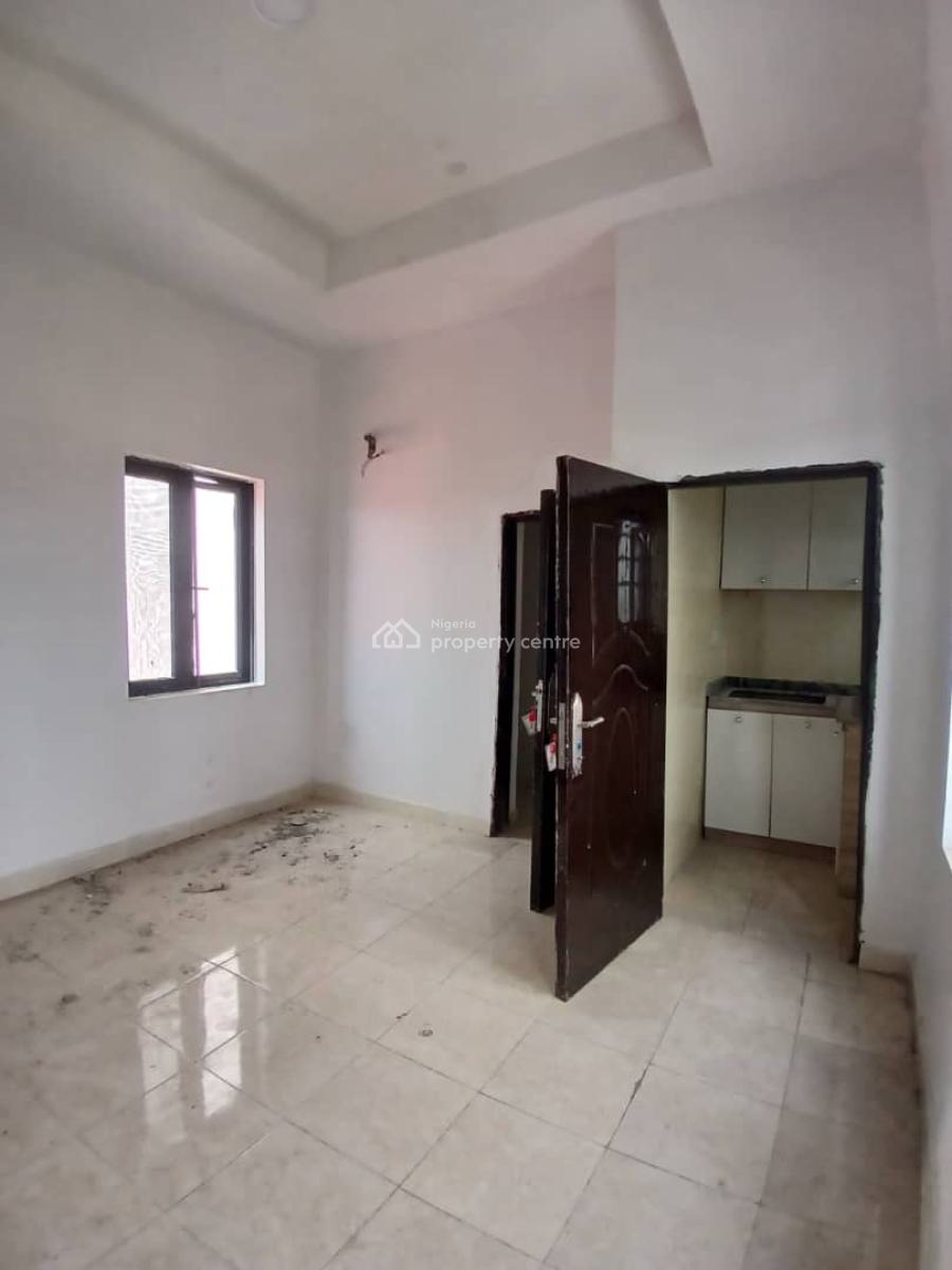 Fully Serviced Pent Floor Studio Apartment Upstairs in a Gated Estate, Agungi, Lekki, Lagos, Self Contain (single Rooms) for Rent
