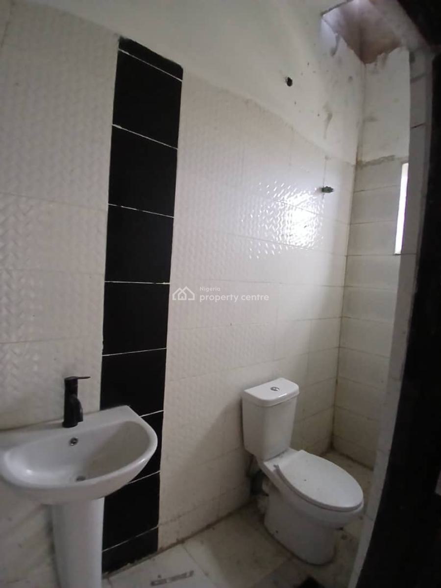 Fully Serviced Pent Floor Studio Apartment Upstairs in a Gated Estate, Agungi, Lekki, Lagos, Self Contain (single Rooms) for Rent