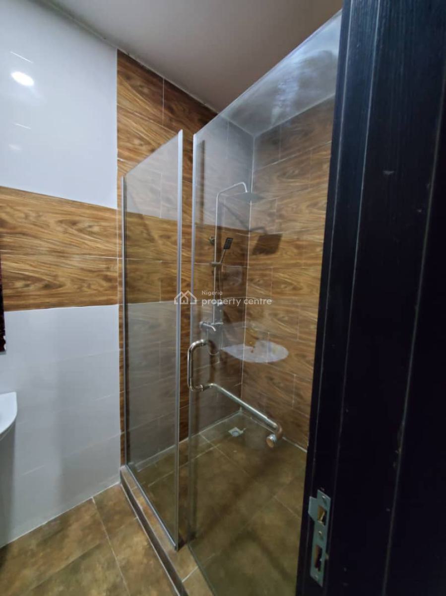 Distress Lovely 4 Bedroom Duplex, Off Admiralty Way, Lekki Phase 1, Lekki, Lagos, Terraced Duplex for Sale