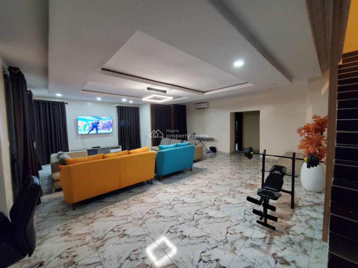 Distress Lovely 4 Bedroom Duplex, Off Admiralty Way, Lekki Phase 1, Lekki, Lagos, Terraced Duplex for Sale