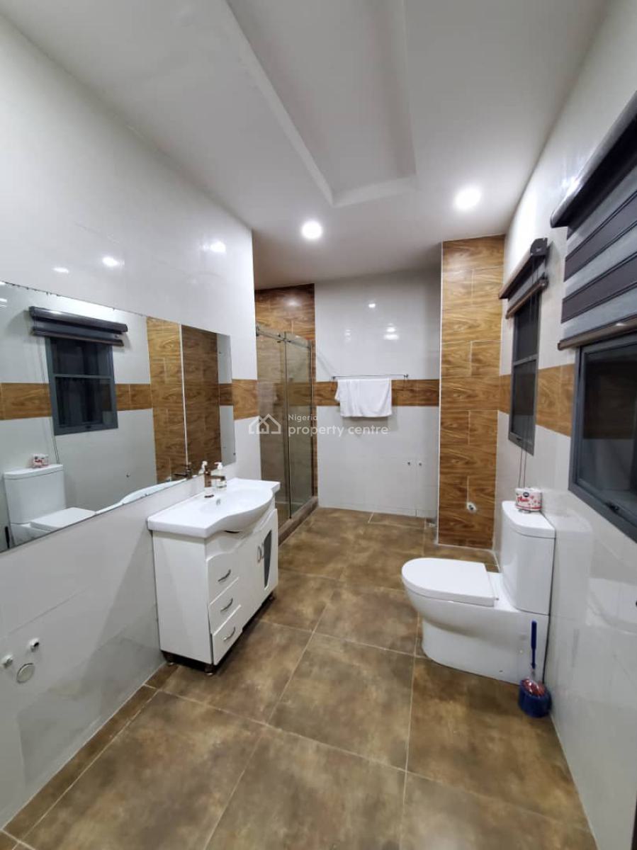 Distress Lovely 4 Bedroom Duplex, Off Admiralty Way, Lekki Phase 1, Lekki, Lagos, Terraced Duplex for Sale