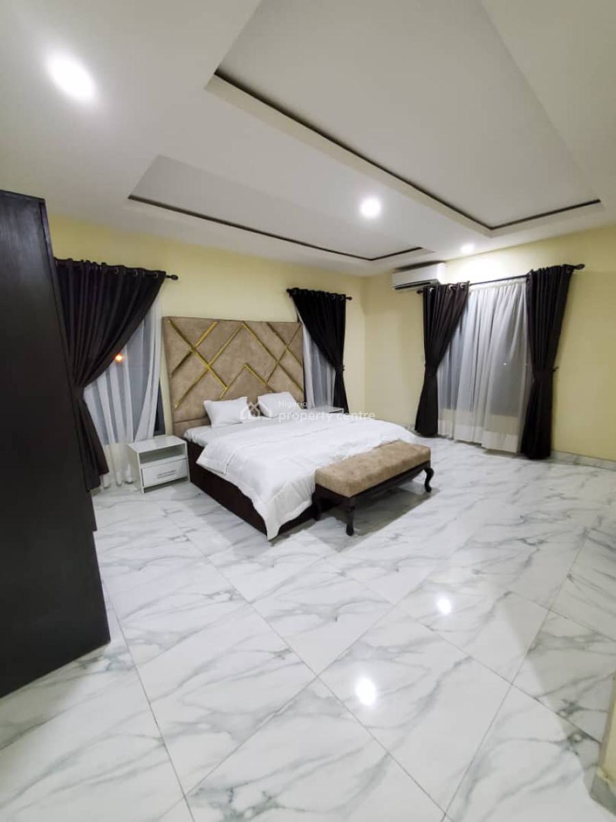 Distress Lovely 4 Bedroom Duplex, Off Admiralty Way, Lekki Phase 1, Lekki, Lagos, Terraced Duplex for Sale