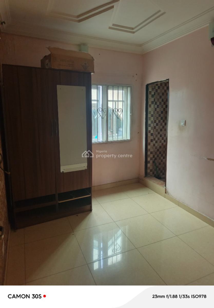 Sharp and Decent 3 Bedroom Apartment, Akerele Street, Oworonshoki, Kosofe, Lagos, Flat / Apartment for Rent