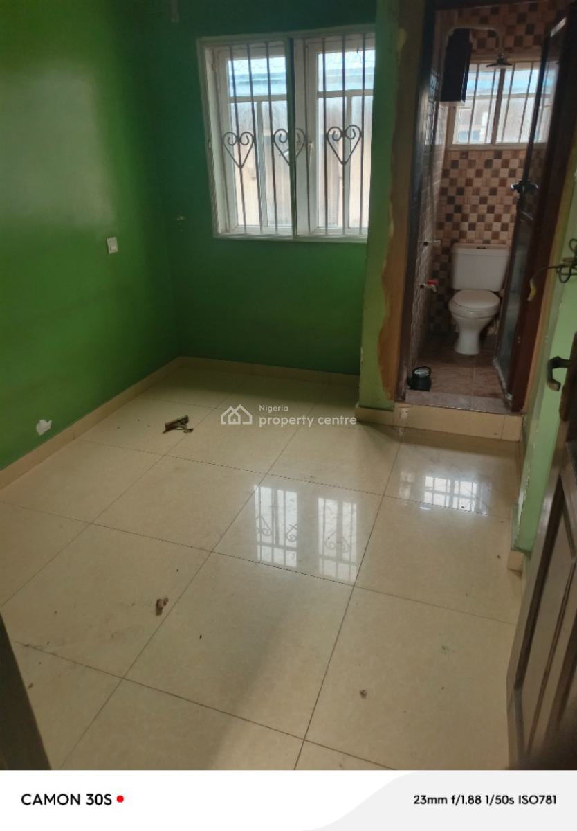 Sharp and Decent 3 Bedroom Apartment, Akerele Street, Oworonshoki, Kosofe, Lagos, Flat / Apartment for Rent