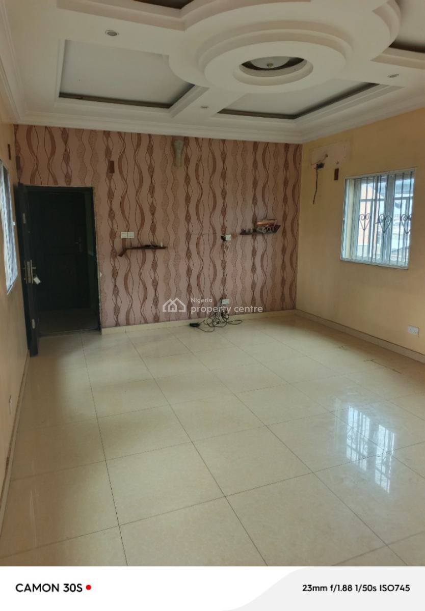 Sharp and Decent 3 Bedroom Apartment, Akerele Street, Oworonshoki, Kosofe, Lagos, Flat / Apartment for Rent