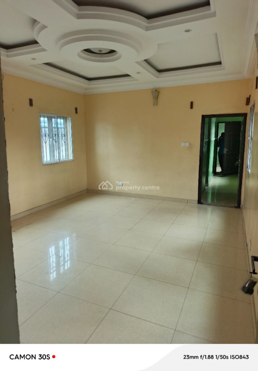 Sharp and Decent 3 Bedroom Apartment, Akerele Street, Oworonshoki, Kosofe, Lagos, Flat / Apartment for Rent