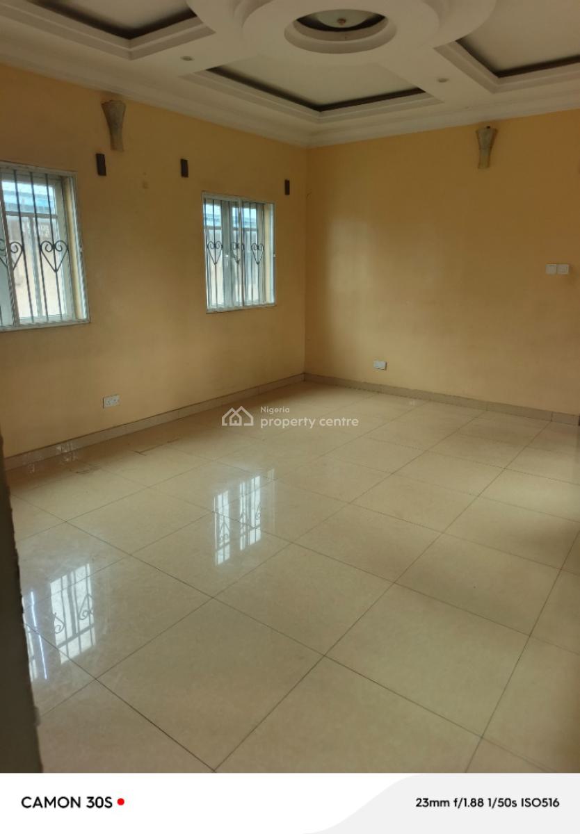 Sharp and Decent 3 Bedroom Apartment, Akerele Street, Oworonshoki, Kosofe, Lagos, Flat / Apartment for Rent