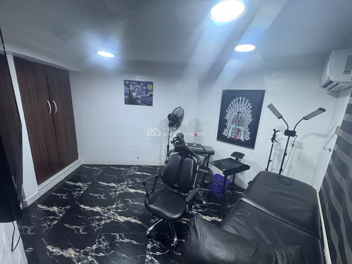 a 4 Rooms Commercial House in a Busy Street, Fola Osibo, Lekki Phase 1, Lekki, Lagos, Plaza / Complex / Mall for Rent