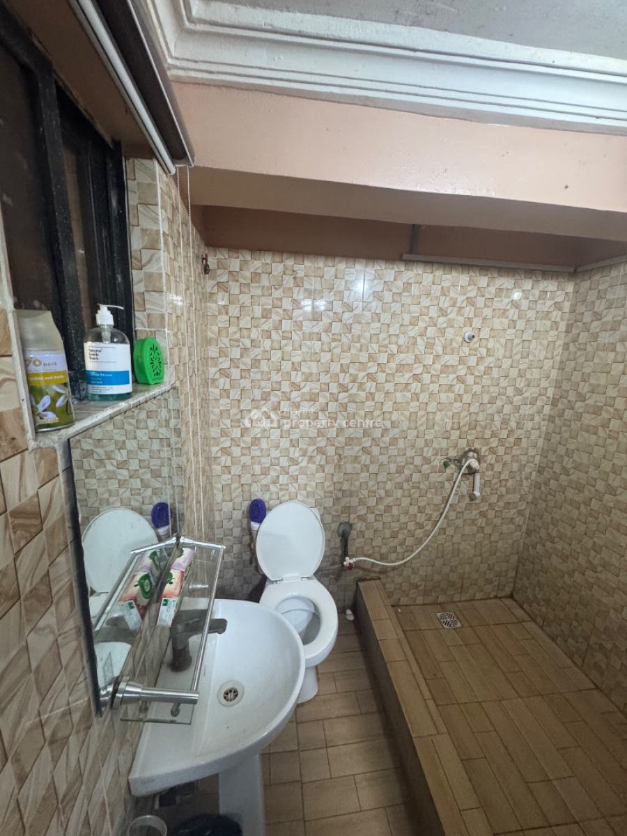 a 4 Rooms Commercial House in a Busy Street, Fola Osibo, Lekki Phase 1, Lekki, Lagos, Plaza / Complex / Mall for Rent