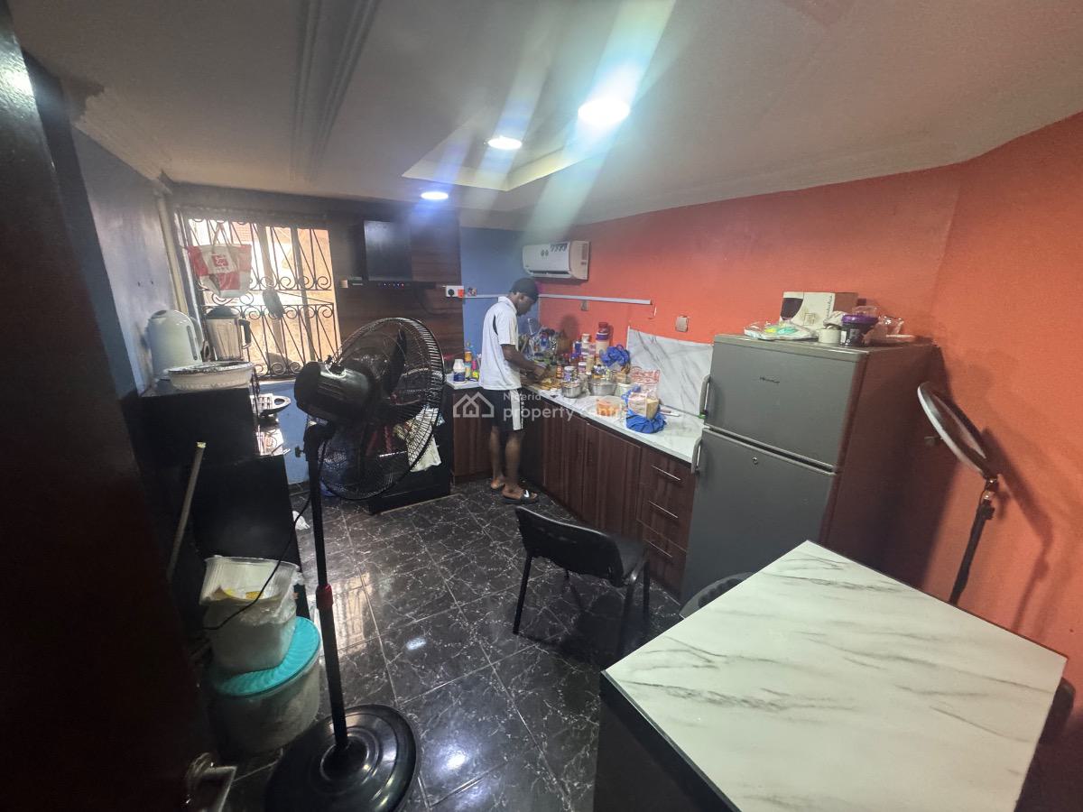 a 4 Rooms Commercial House in a Busy Street, Fola Osibo, Lekki Phase 1, Lekki, Lagos, Plaza / Complex / Mall for Rent