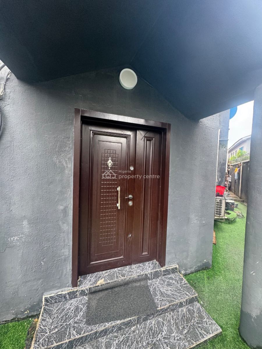 a 4 Rooms Commercial House in a Busy Street, Fola Osibo, Lekki Phase 1, Lekki, Lagos, Plaza / Complex / Mall for Rent