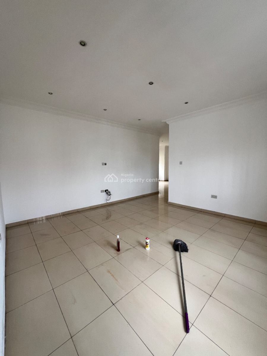 Spacious 3 Bedroom Apartment, Lekki Phase 1, Lekki, Lagos, Flat / Apartment for Rent