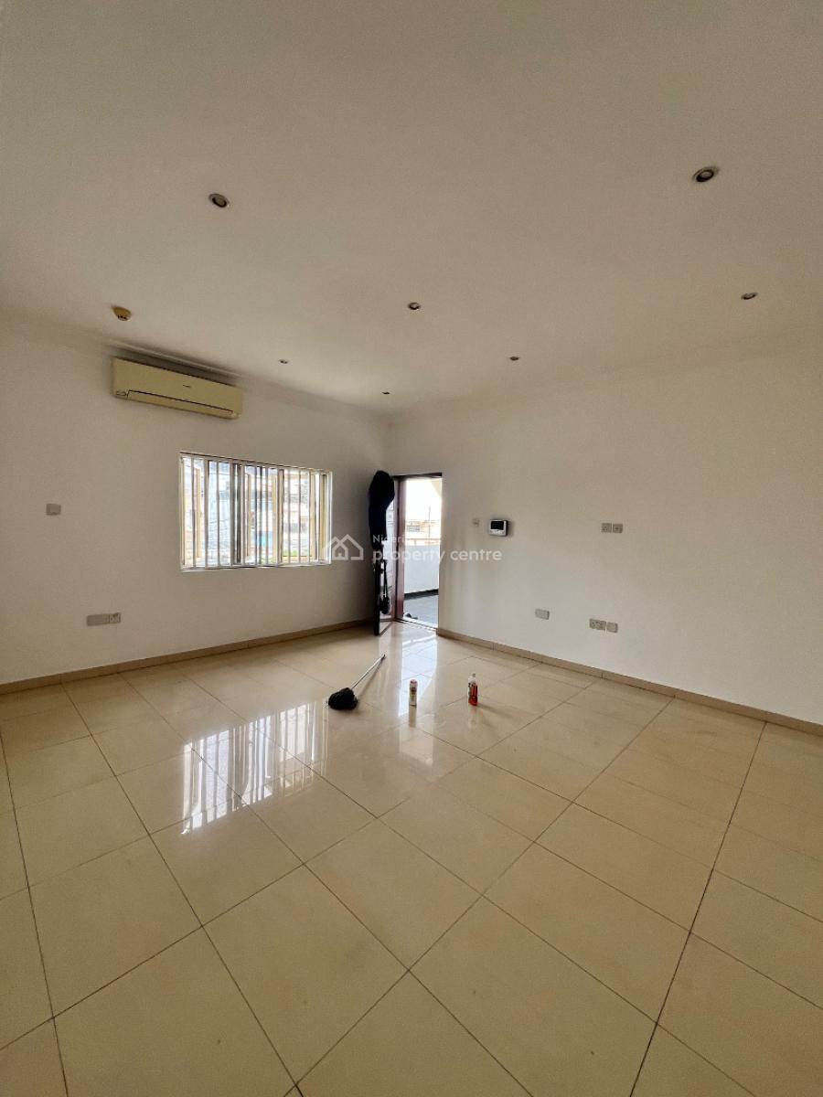 Spacious 3 Bedroom Apartment, Lekki Phase 1, Lekki, Lagos, Flat / Apartment for Rent
