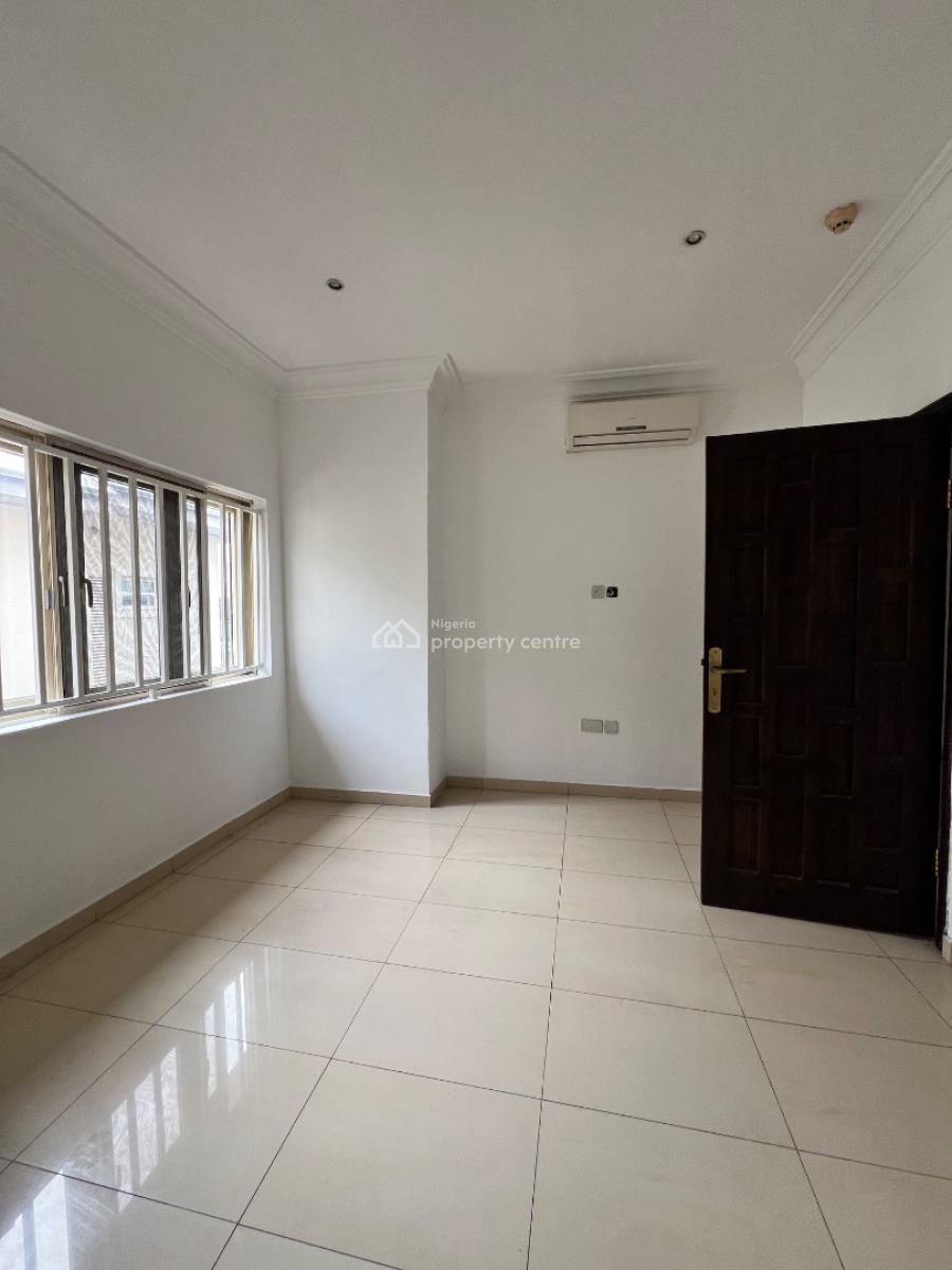 Spacious 3 Bedroom Apartment, Lekki Phase 1, Lekki, Lagos, Flat / Apartment for Rent