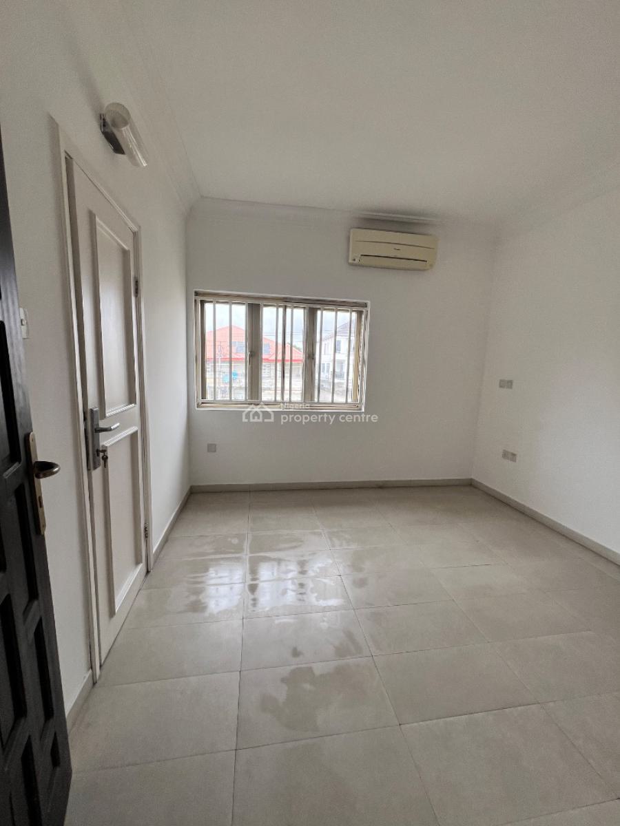 Spacious 3 Bedroom Apartment, Lekki Phase 1, Lekki, Lagos, Flat / Apartment for Rent