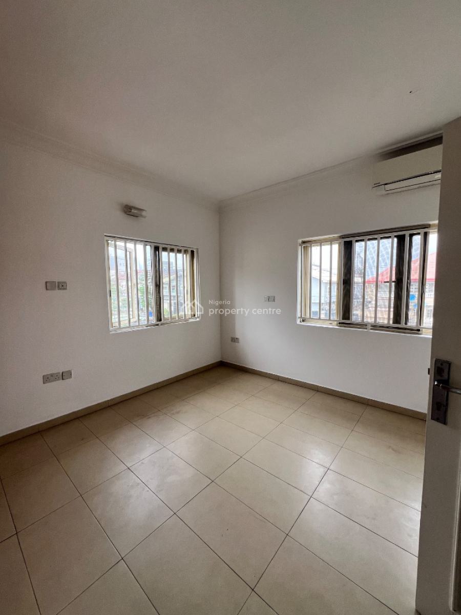 Spacious 3 Bedroom Apartment, Lekki Phase 1, Lekki, Lagos, Flat / Apartment for Rent
