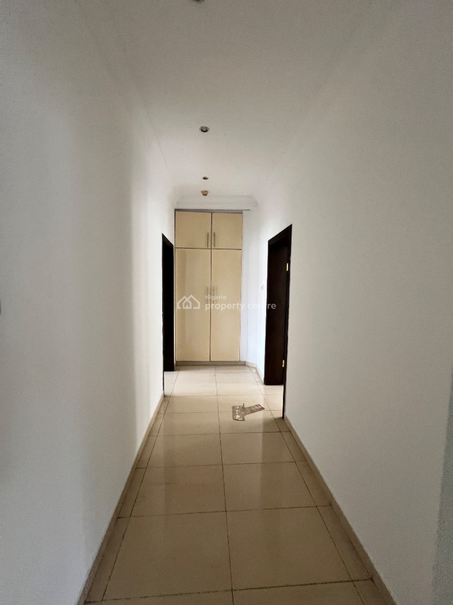 Spacious 3 Bedroom Apartment, Lekki Phase 1, Lekki, Lagos, Flat / Apartment for Rent