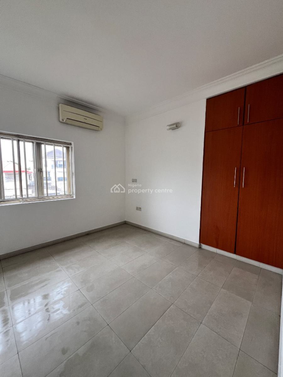 Spacious 3 Bedroom Apartment, Lekki Phase 1, Lekki, Lagos, Flat / Apartment for Rent