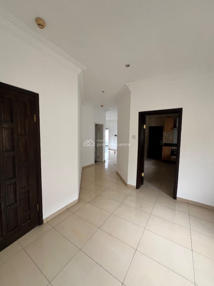 Spacious 3 Bedroom Apartment, Lekki Phase 1, Lekki, Lagos, Flat / Apartment for Rent