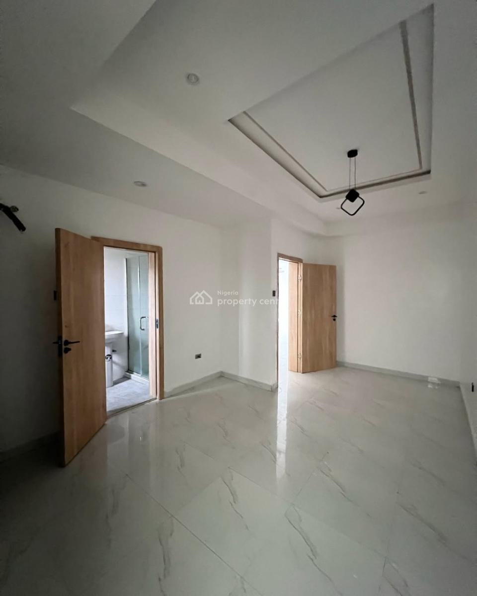 2 Bedroom Apartment Available, Ologolo, Lekki, Lagos, Flat / Apartment for Rent