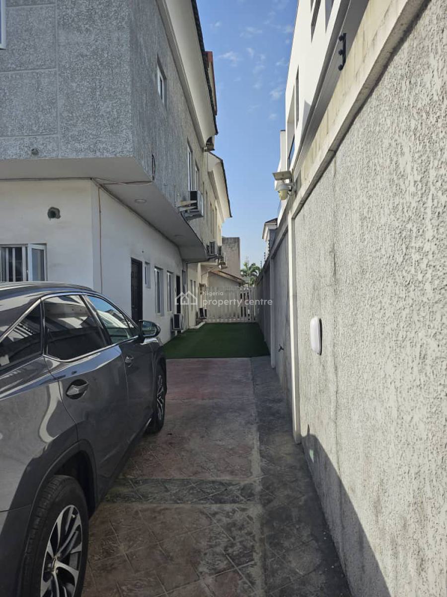 3 Bedroom Apartment with a Room Boys Quarter in Lekki Phase 1 #  250m, Lekki, Lekki Phase 1, Lekki, Lagos, Flat / Apartment for Sale