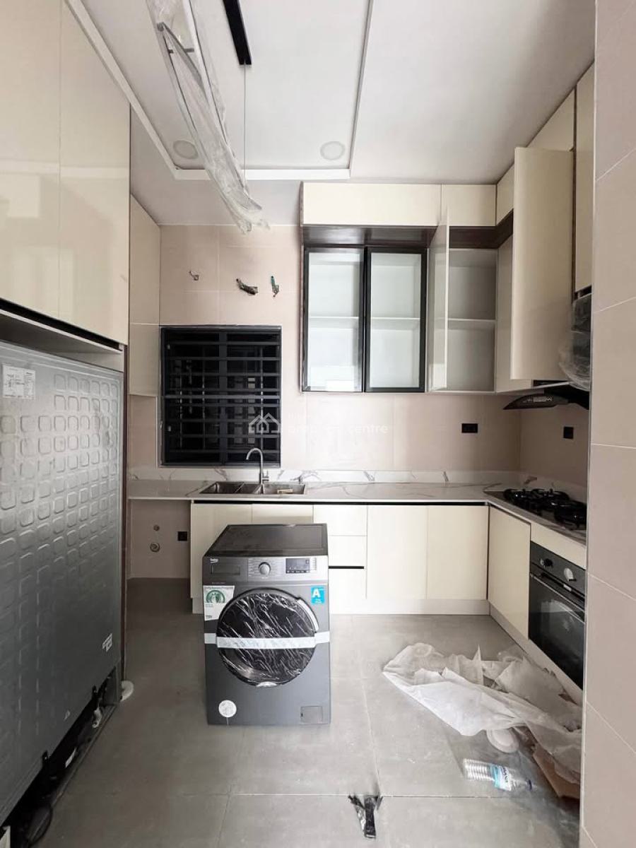3 Bedroom Apartment with Swimming Available, Lekki Phase 1, Lekki, Lagos, Flat / Apartment for Rent