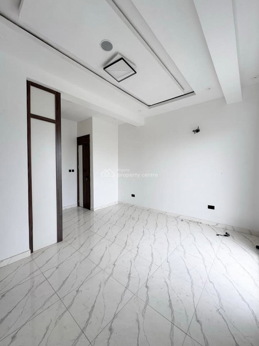 3 Bedroom Apartment with Swimming Available, Lekki Phase 1, Lekki, Lagos, Flat / Apartment for Rent