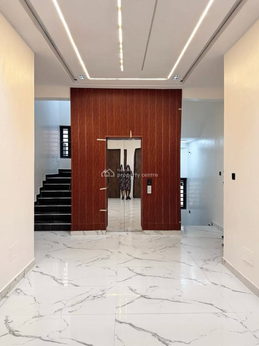 3 Bedroom Apartment with Swimming Available, Lekki Phase 1, Lekki, Lagos, Flat / Apartment for Rent