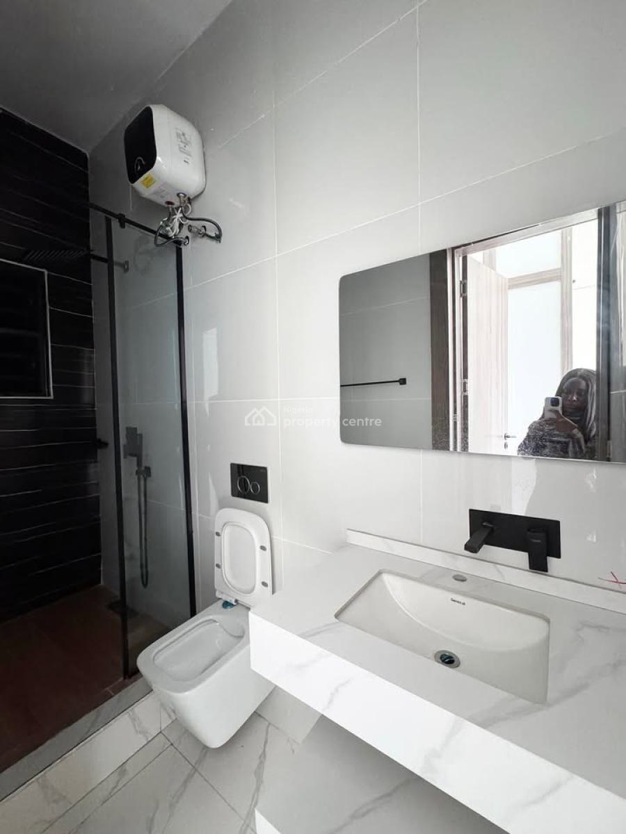 3 Bedroom Apartment with Swimming Available, Lekki Phase 1, Lekki, Lagos, Flat / Apartment for Rent