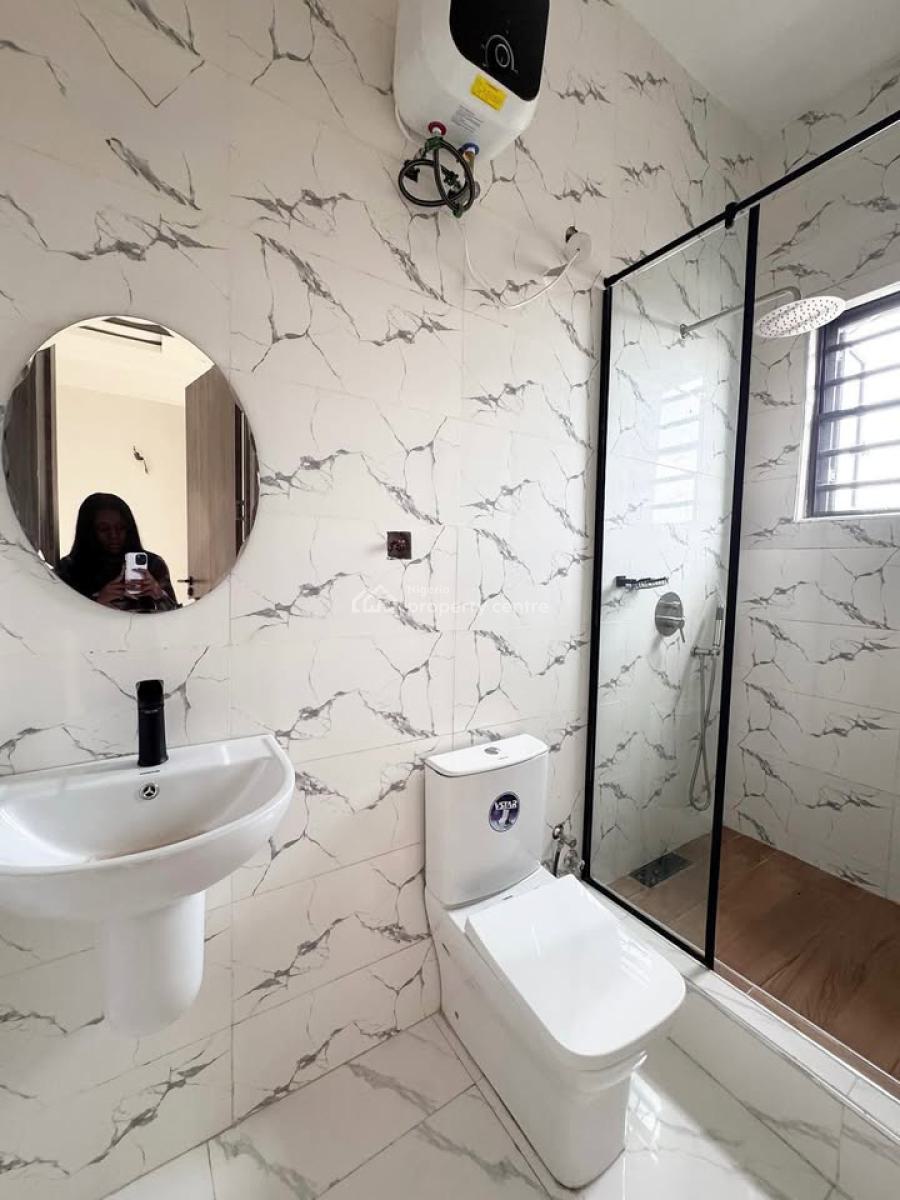 3 Bedroom Apartment with Swimming Available, Lekki Phase 1, Lekki, Lagos, Flat / Apartment for Rent