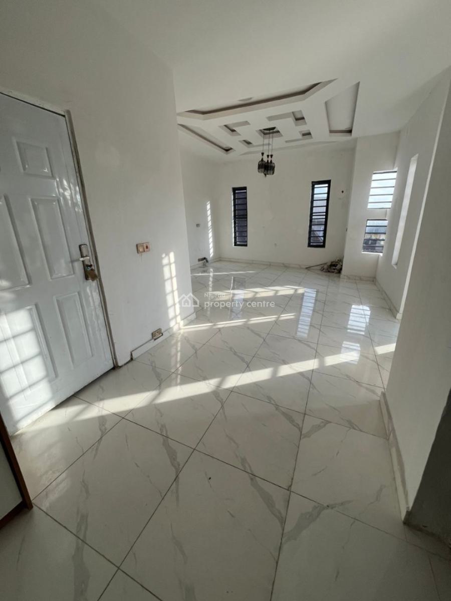 Spacious Masters Bedroom with 20hrs Light, Thomas Estate, Ajah, Lagos, Flat / Apartment for Rent