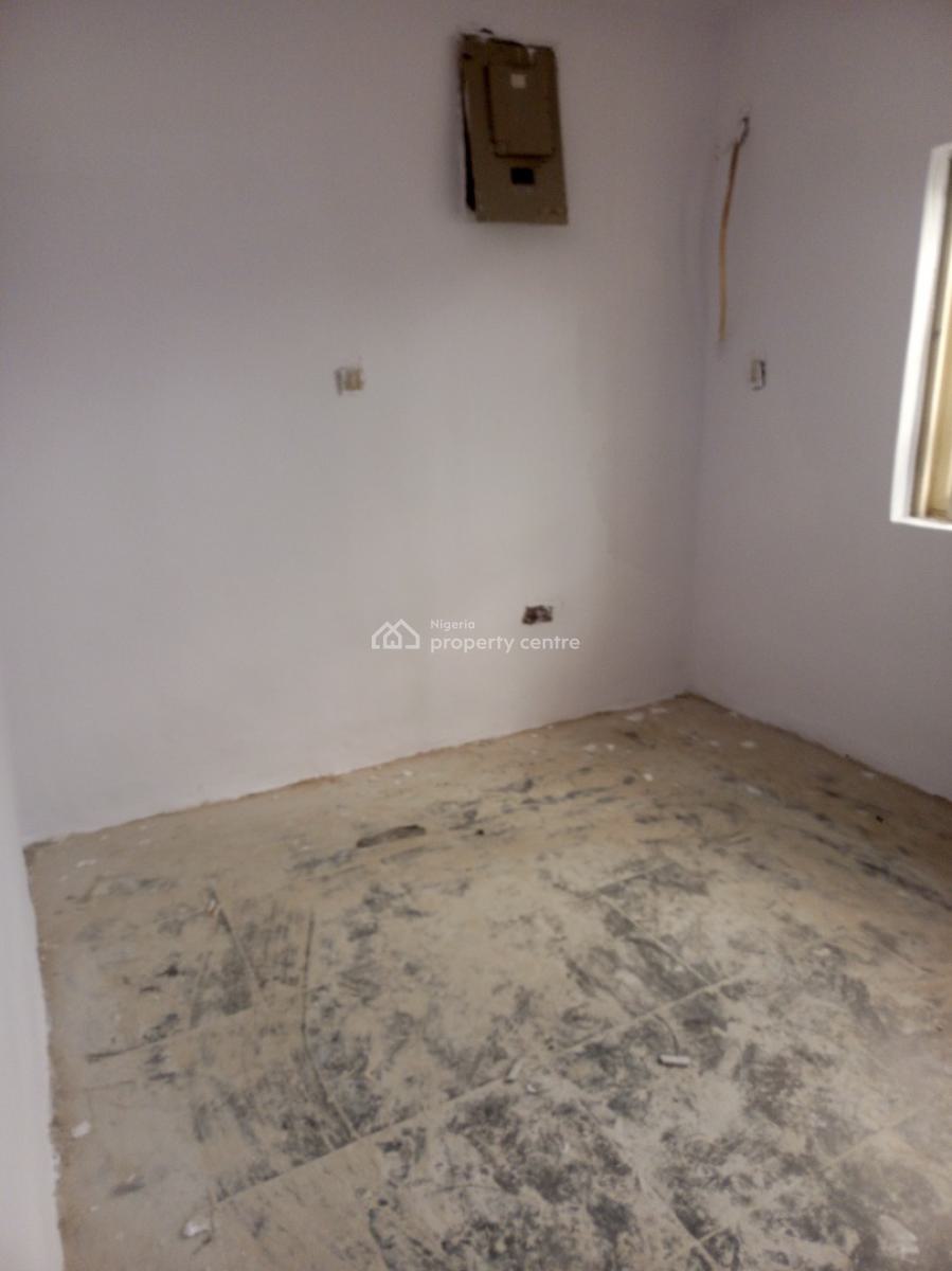 Spacious Self Contain Upstairs, Wood Lounge Estate, Mobil Road, Ilaje, Ajah, Lagos, Self Contain (single Rooms) for Rent