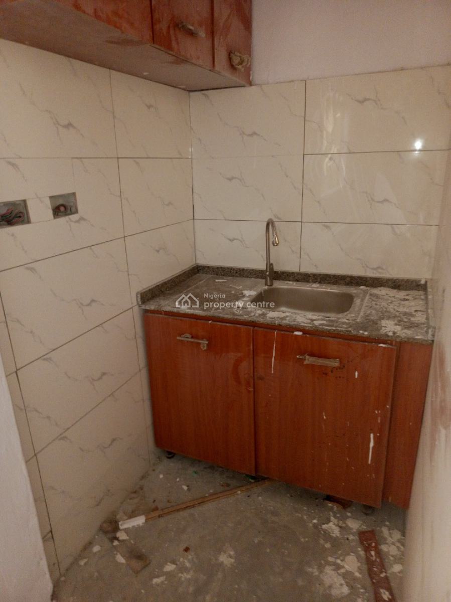 Spacious Self Contain Upstairs, Wood Lounge Estate, Mobil Road, Ilaje, Ajah, Lagos, Self Contain (single Rooms) for Rent