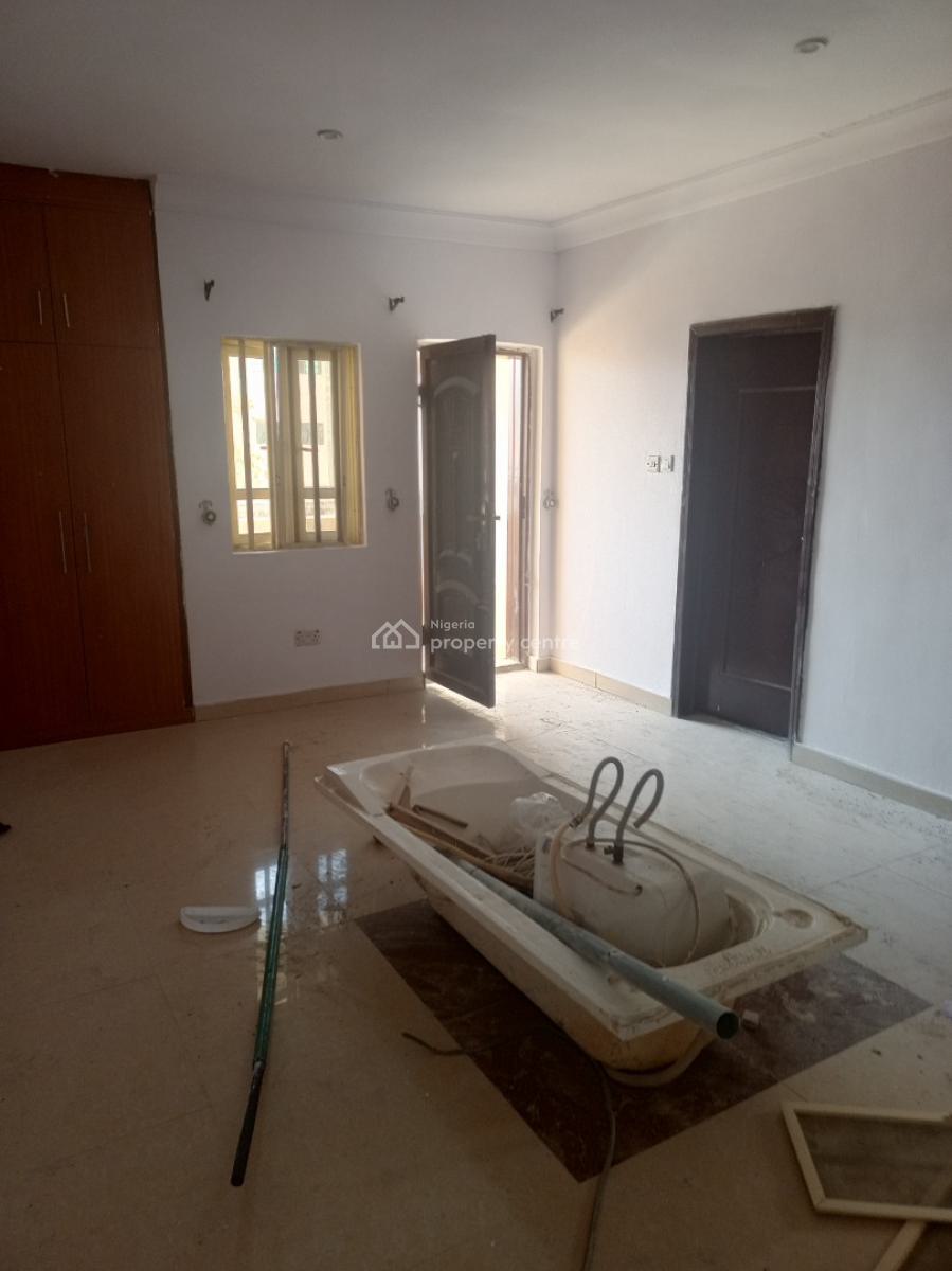 Spacious Self Contain Upstairs, Wood Lounge Estate, Mobil Road, Ilaje, Ajah, Lagos, Self Contain (single Rooms) for Rent