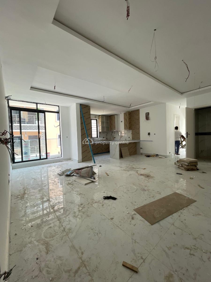 Spacious 2 Bedroom Apartment with Gym and Elevator Suitable for Invest, Lekki, Lekki Phase 1, Lekki, Lagos, Block of Flats for Sale