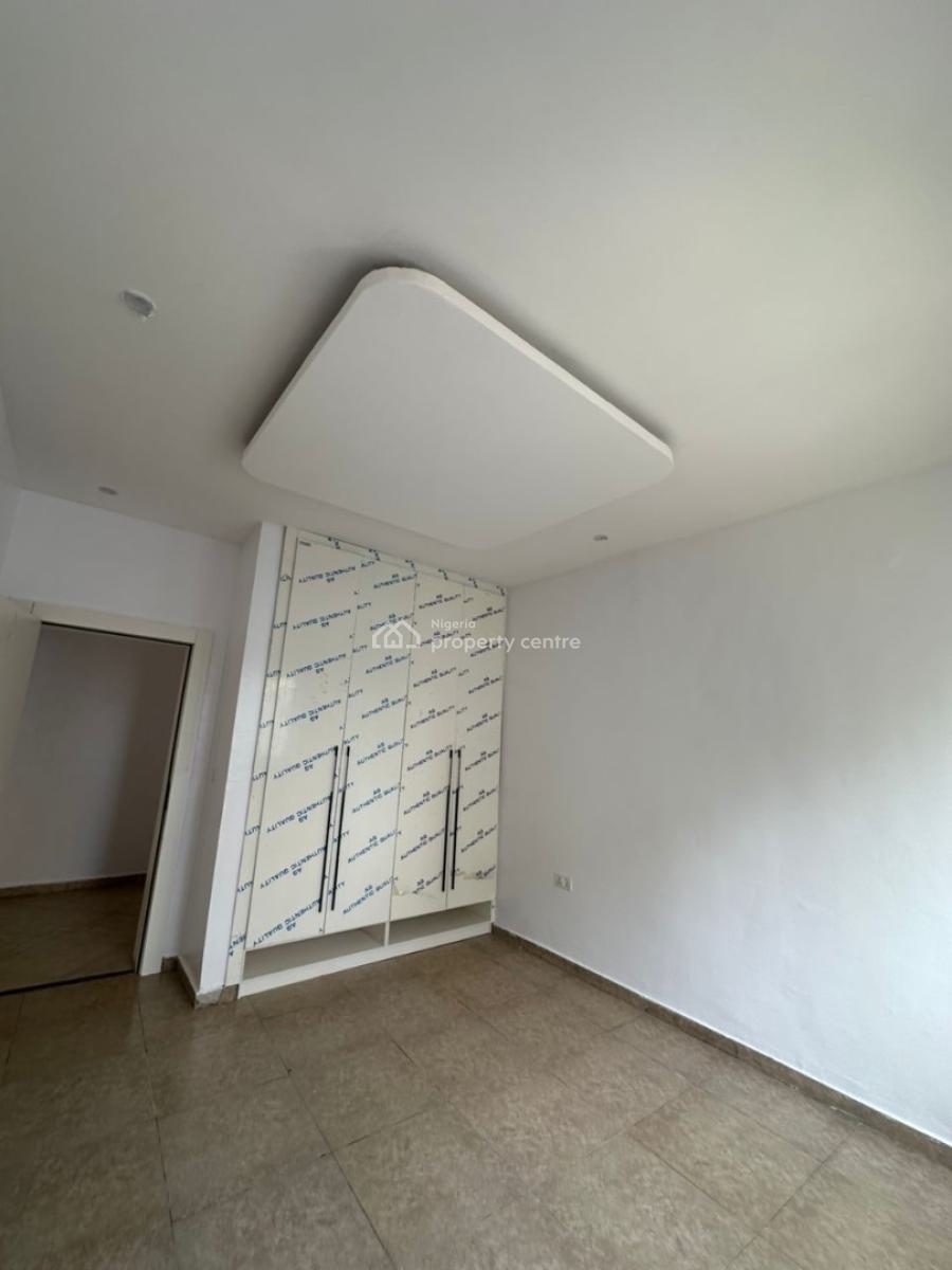 Beautifully Renovated 3bedroom Apartment with Bq, Prime Water Gardens, Lekki Phase 1, Lekki, Lagos, Flat / Apartment for Rent