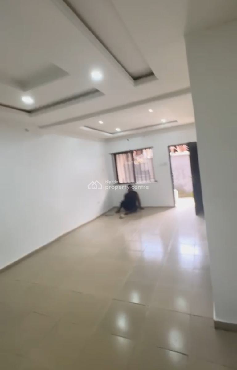 Clean 2 Bedroom Flat, Tarred Rd, Pay and Pack in, Garki 2, Garki, Abuja, Flat / Apartment for Rent