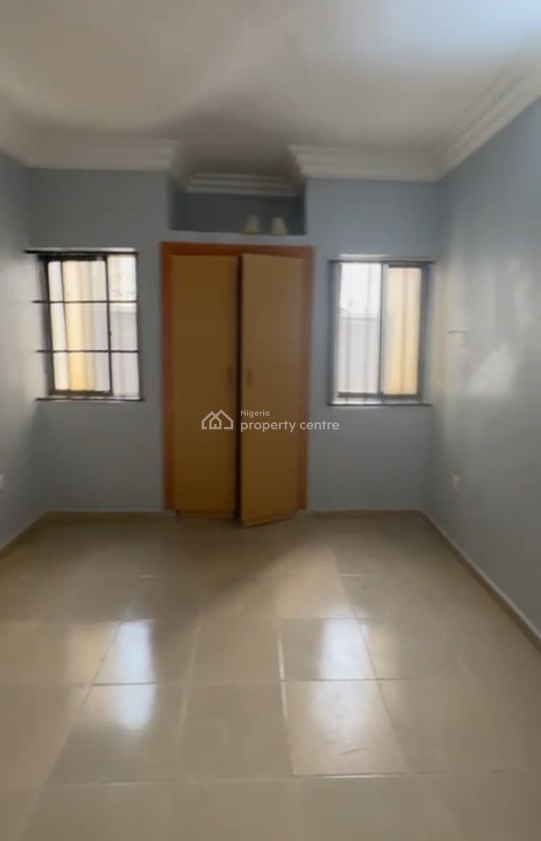Clean 2 Bedroom Flat, Tarred Rd, Pay and Pack in, Garki 2, Garki, Abuja, Flat / Apartment for Rent